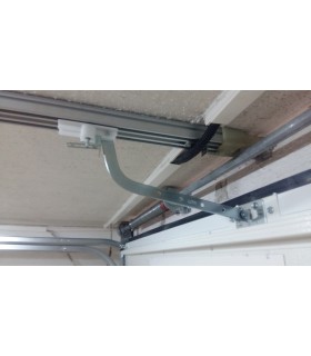 Porte de garage sectionnelle plafond avec portillon fixation moteur