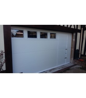 Porte de garage sectionnelle plafond avec portillon fixation moteur