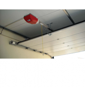 Porte de garage sectionnelle plafond avec portillon fixation moteur