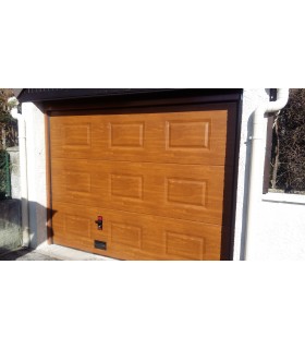 Porte de garage sectionnelle plafond, certifiée norme EURO. Motorisation facultative, panneaux double isolation 42mm.